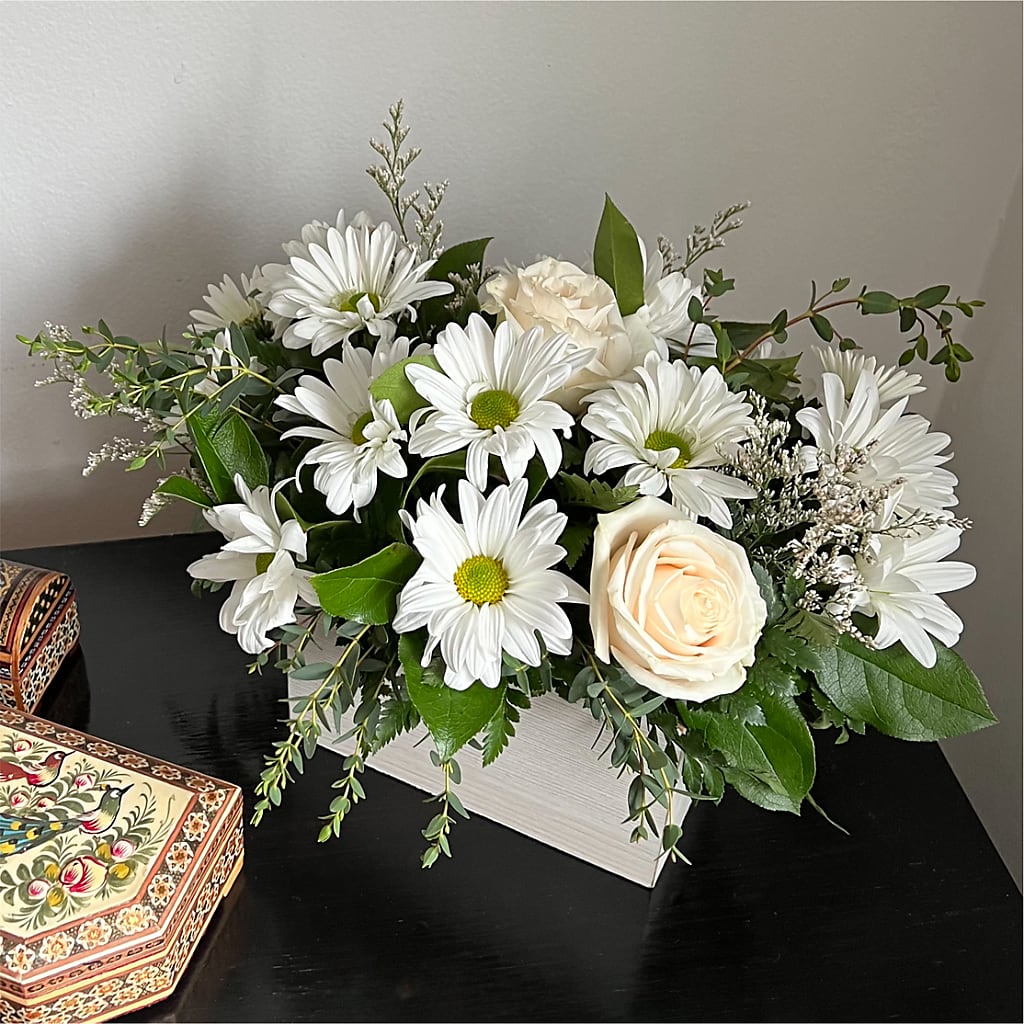 Fresh Linen Box Bouquet –  Ros-al Floral, Forest City PA